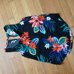 Old Navy floral shirt 🌺